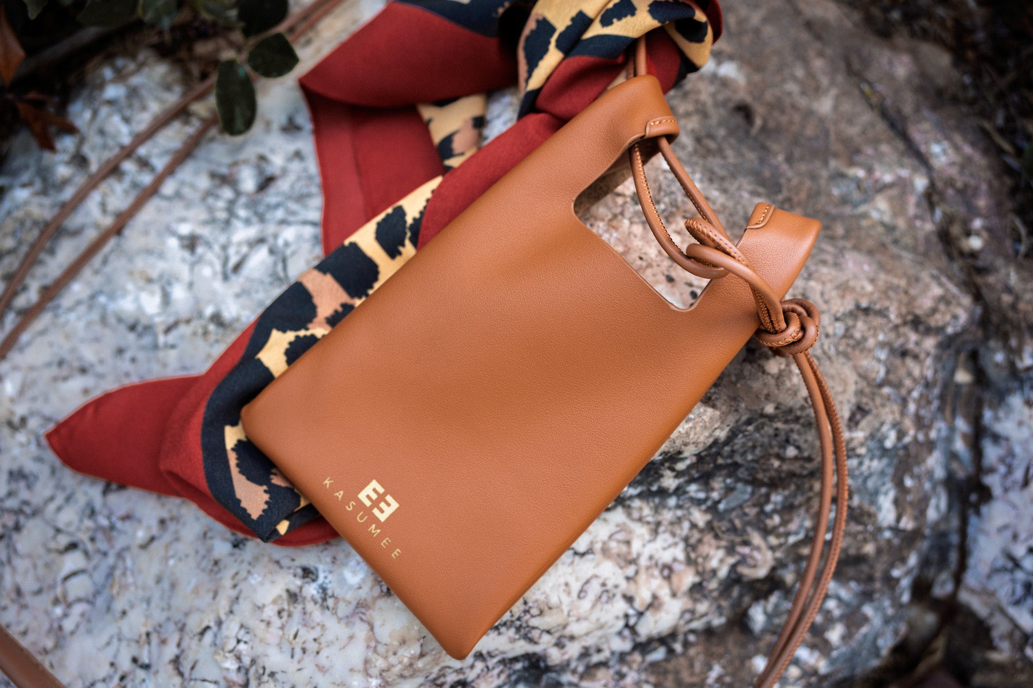 leather-crossbody-phone-purse